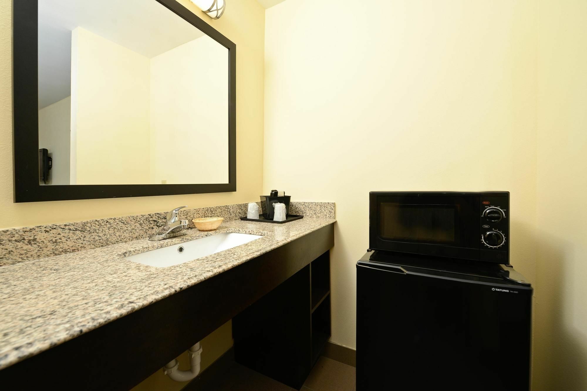 Americas Best Value Inn Lake Charles Interstate 210 Bilik gambar
