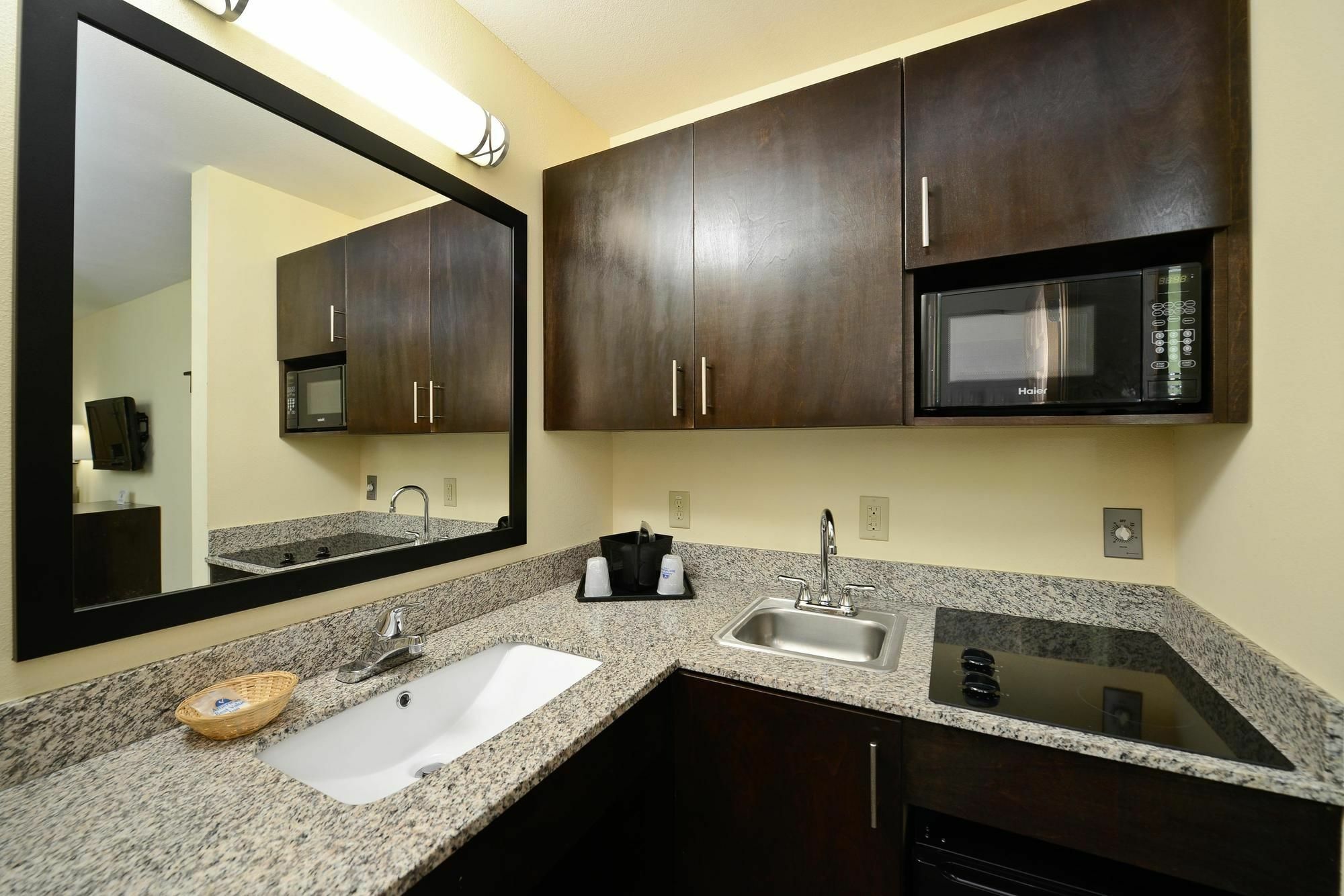 Americas Best Value Inn Lake Charles Interstate 210 Bilik gambar